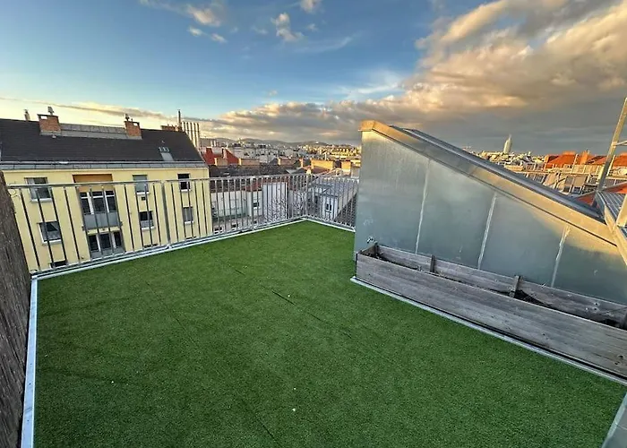 Scenic Rooftop Flat With Terrace Apartamento